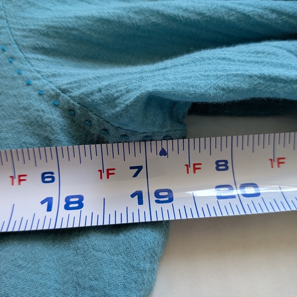 Eddie Bauer Turquoise Blue Blouse Women's Medium - Picture 8 of 9